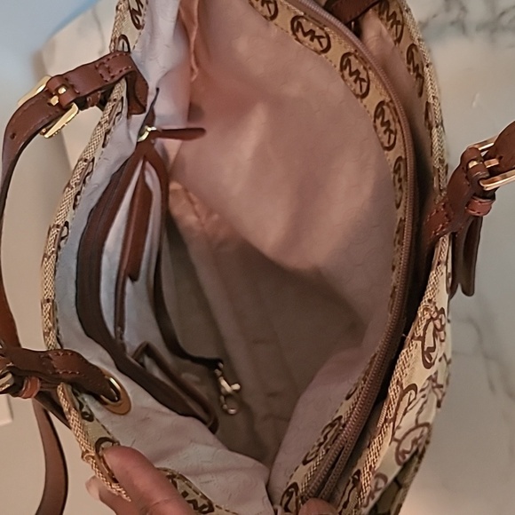 Michael Kors East West Monogram Travel Tote Bag Tan Brown Gold Hardware CarryAll - Picture 10 of 16